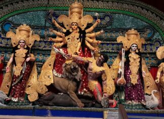 ঘনাচ্ছে বৃষ্টি ভোগান্তির মুখে পড়বে পুজো কমিটি গুলি