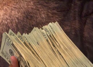 রিলায়েন্স ইন্ডাস্ট্রিজ বিপুল লাভ করে চলেছে পর পর দুই ত্রৈমাসিকে